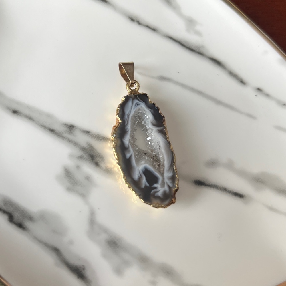 Tabasco Agate Geode Necklace Pendant - Picture 2 of 3